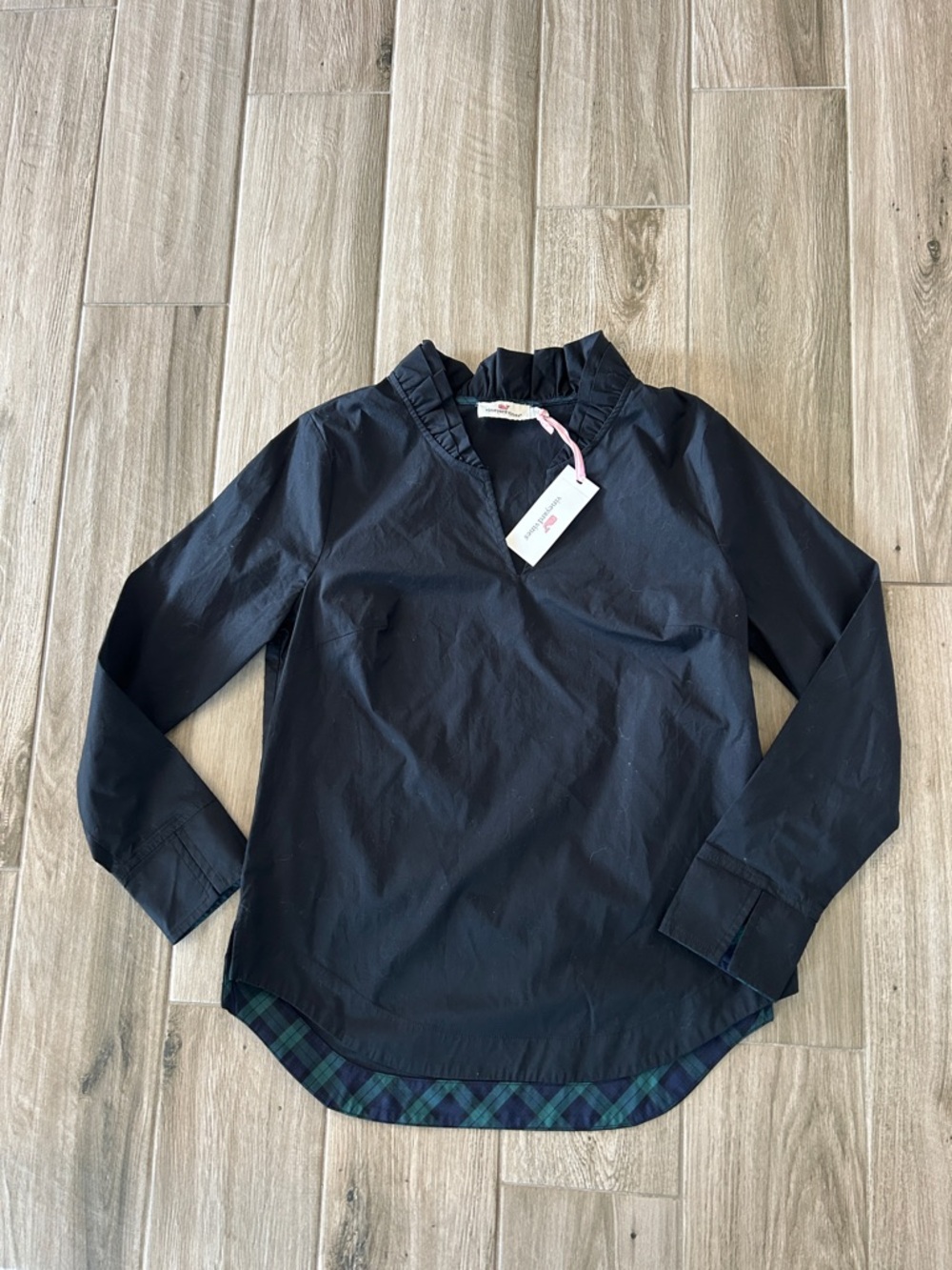 NWT Vineyard Vines Black Long-Sleeve Button Down with Plaid Hem